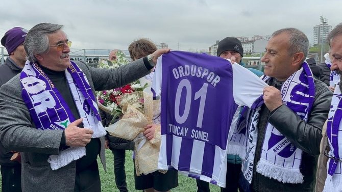 Vali Sonel, Efsane Orduspor’u İlk Maçında Yalnız Bırakmadı