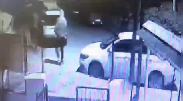 Maltepe’de Lüks Otomobillere Dadanan Şahıslar Yakalandı
