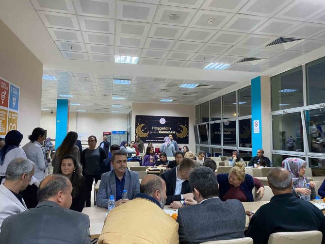 Vali Tavlı, Milas’ta Depremzedelerle İftar Yaptı