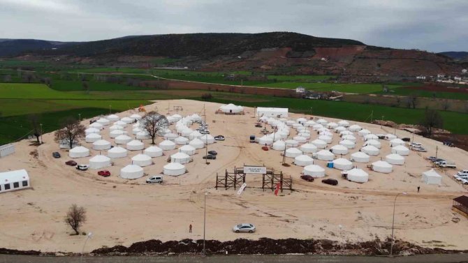 Deprem Acı Hikayeler Bıraktı: Eşi Ve İki Çocuğuyla 35 Saniyede Kurtuldu, Babasının Cenazesini Elleriyle Çıkarttı