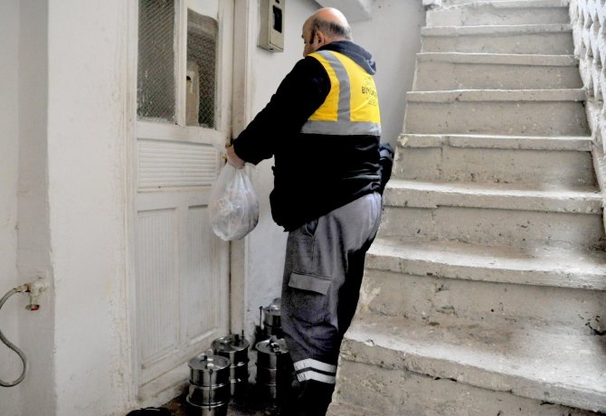 Samsun’da İhtiyaç Sahiplerine İftarlık Yemek İkram Ediliyor