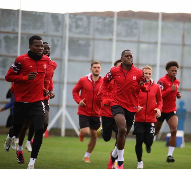 Sivasspor’da Başakşehir Maçı Hazırlıkları Sürüyor