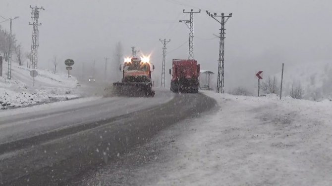 Tunceli-erzincan Karayolu Tır Trafiğine Açıldı