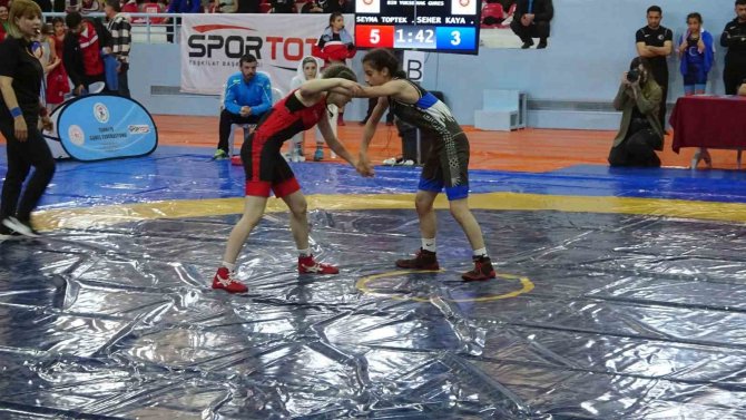 17 Yaş Altı Kadınlar Güreş Türkiye Şampiyonası Heyecanı Yozgat’ta Başladı