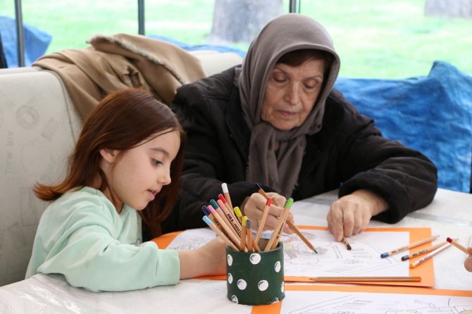 Minik Ressamlar, Yaşlı Vatandaşlarla Resim Yaptı