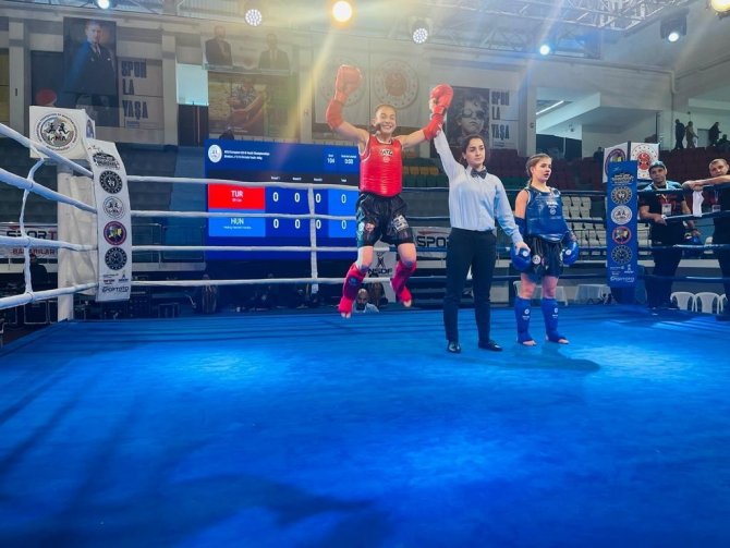 13 Yaşındaki Sporcu Hırvat Rakibini Yenerek Avrupa Şampiyonu Oldu