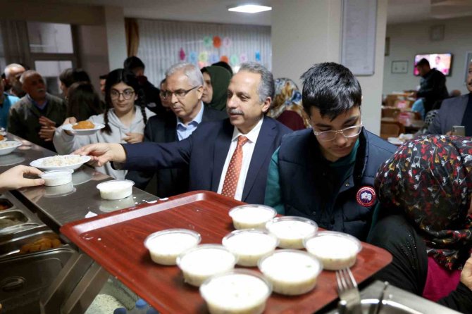 Başkan Yalçın Ve Kaymakam Dönmez Depremzedelerle İftar Sofrasında