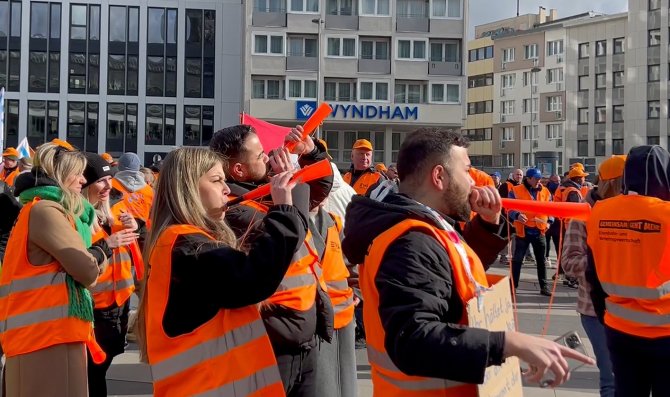 Almanya’da Ulaşım Sektörü Çalışanlarından Protesto