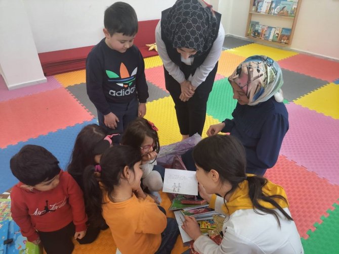 Anasınıfı Öğrencileri Oyuncaklarını Depremzede Arkadaşlarıyla Paylaştılar