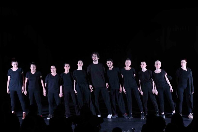 ‘İ̇şte Bütün Mesele Bu’ Adlı Oyun Seyirciyle Buluştu