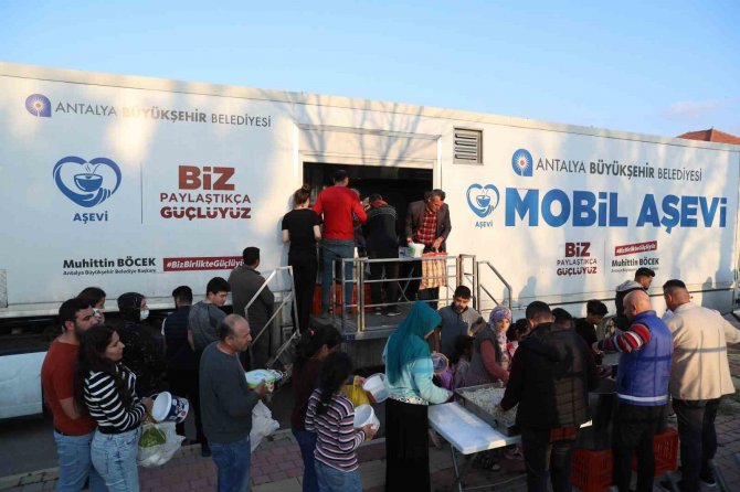 Büyükşehir’den Mahallelerde Sıcak Yemek Dağıtımı