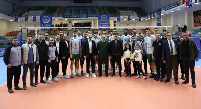 Bursa Büyükşehir Belediyespor Sahasında Tokat Belediye Plevne’yi Set Vermeden Geçti