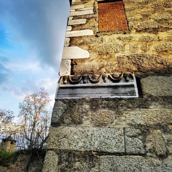 Bu Ev Tarihin İzlerini Üzerinde Taşıyor