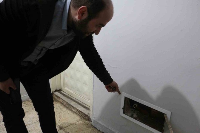 Depremzedeler Kyk Yurdunda, Hırsızlar Binalarında