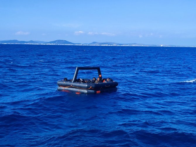 Türk Kara Sularına Geri İtilen 13 Düzensiz Göçmen Kurtarıldı