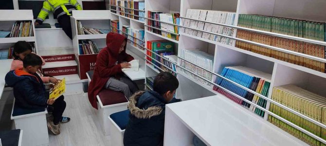 Beyoğlu Mobil Kütüphane 5 Bin Kitapla Kahramanmaraş’ta