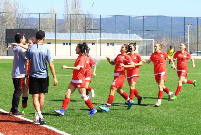 Bilecikspor Kadın Futbol Takımı Gol Oldu Yağdı