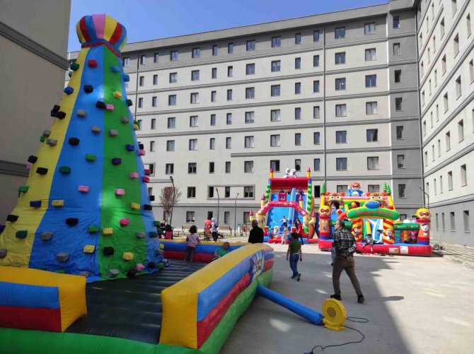 Her Şey Çocukların Yüzündeki Minik Tebessüm İçin