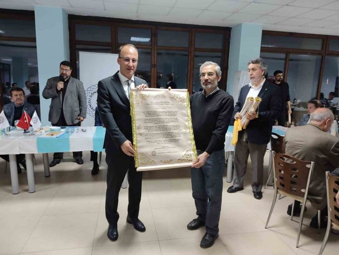 Yardıma Koşanlar Plaketle Onurlandırıldı