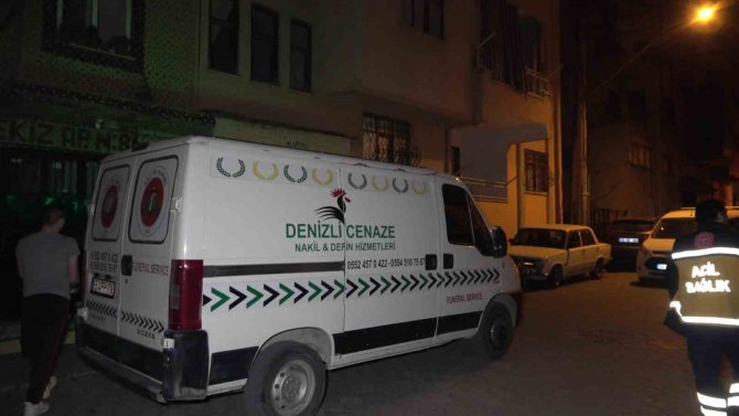 Kocasını Göğsünden Ve Karnından Bıçaklayarak Öldürdü