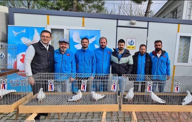 Azman Güvercinleri Güzelliğiyle Yarıştı