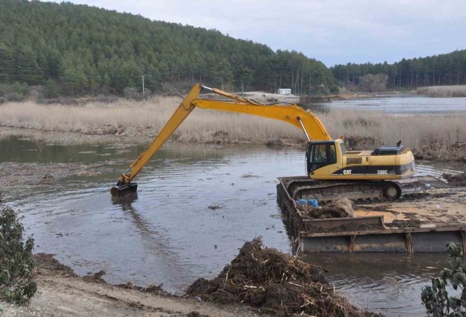 Buldan Yayla Gölündeki Temizlik Çalışmaları Hızlandı