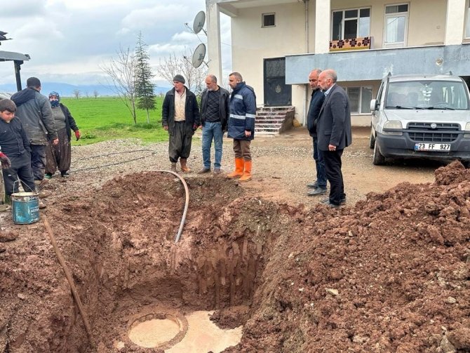 Elazığ’da Sağanak Yağışın Vurduğu Beldede Hayvanlar Telef Oldu