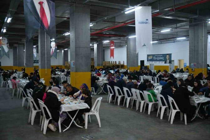 Esenyurt Belediye Başkanı Bozkurt Orucunu Vatandaşlarla Birlikte Açtı