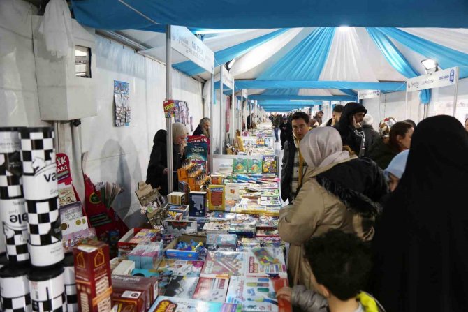 Eyüpsultan’daki Kitap Fuarı Kitapseverlerin Buluşma Noktası Halinde Geldi