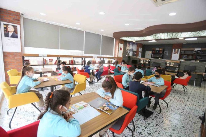 Efeler’de 11’inci Kitap Kafe Açılış İçin Gün Sayıyor