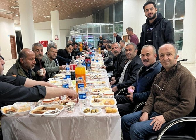 Emekli Olan Belediye Personellerine Veda Yemeği