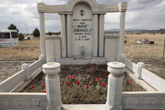 Halk Ozanı Çobanoğlu Mezarı Başında Anıldı