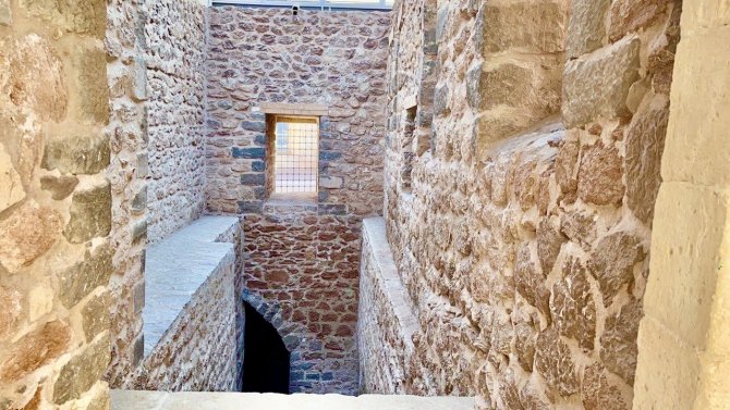 Yapımı 99 Yıl Süren Tarihi Saray: “İ̇shak Paşa Sarayı”