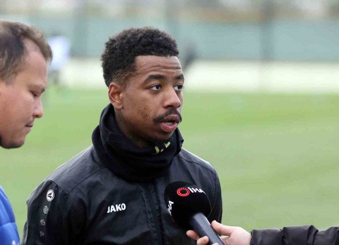 Jason Lokilo: "İ̇stanbulspor Büyük Bir Camia, Türkiye Güzel Bir Ülke, Burada Kalmak İsterim"