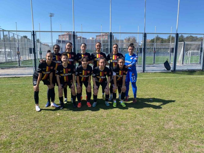 Kadınlar 1. Lig 21. Hafta: Yukatel Kayseri Kadın Fk: 3 - İ̇lkadım Belediyesi Yabancılar Pazarıspor: 1