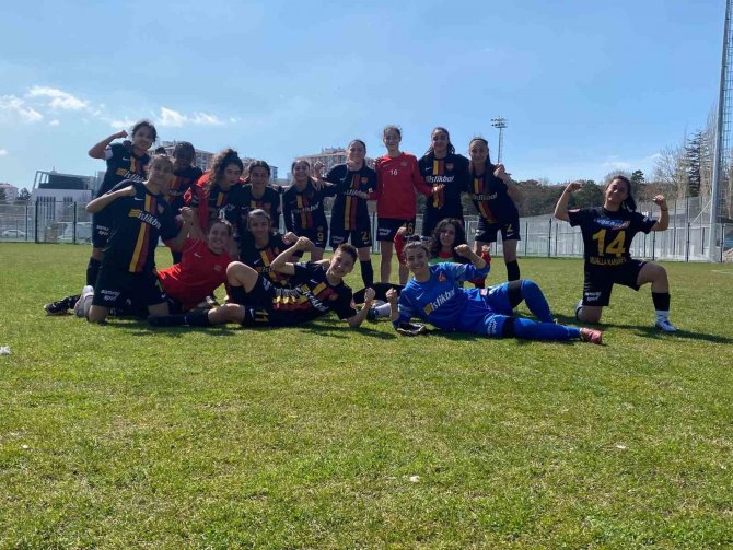 Kadınlar 1. Lig 21. Hafta: Yukatel Kayseri Kadın Fk: 3 - İ̇lkadım Belediyesi Yabancılar Pazarıspor: 1