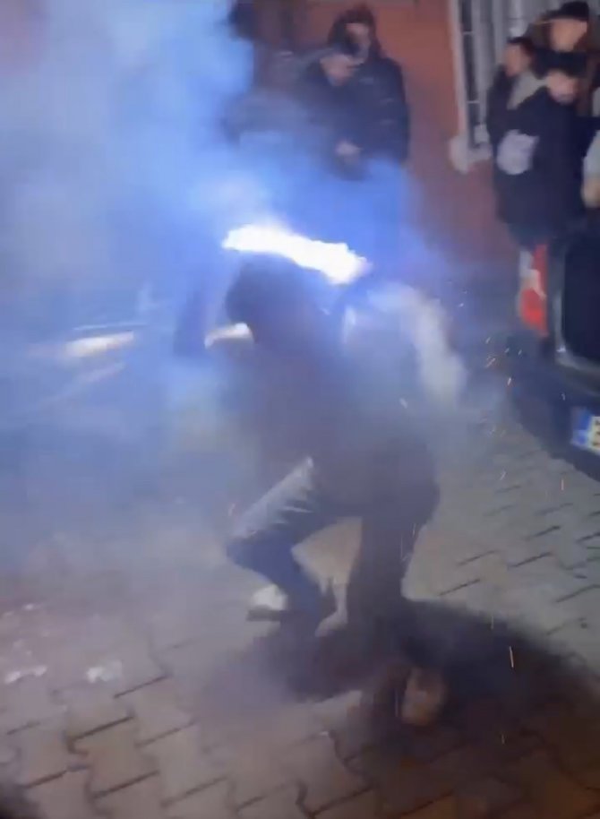 İ̇stanbul’da Asker Eğlencelerinde Korkutan Meşaleli Danslar Kamerada