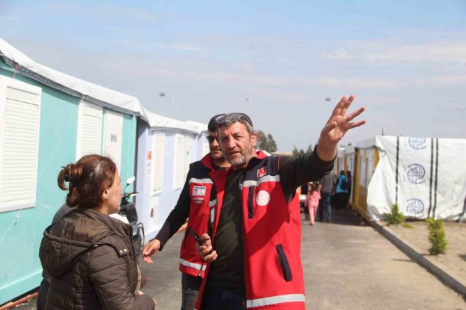 Depremde 27 Akrabasını Kaybetti, Acısına Rağmen Görevini Bırakmadı