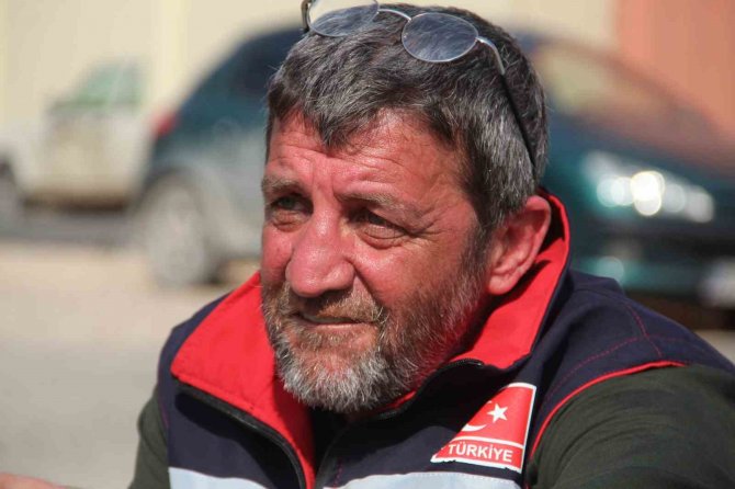 Depremde 27 Akrabasını Kaybetti, Acısına Rağmen Görevini Bırakmadı