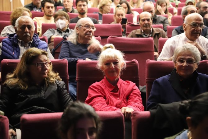 Kartal Belediyesi’nden Yaşlılara Saygı Haftası’nda Tiyatro Etkinliği