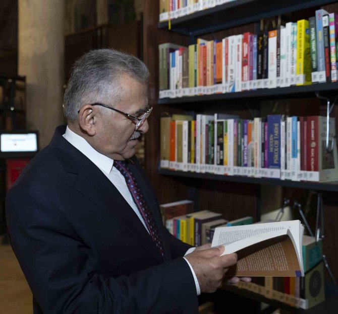 Başkan Büyükkılıç: “Kütüphanelerimizi Kayseri’de Geleceğe Miras Bırakıyoruz”