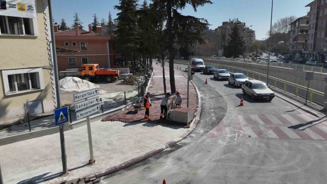 Konya Büyükşehir’den Demiryolu Caddesinde Trafiği Rahatlatacak Düzenlemeler