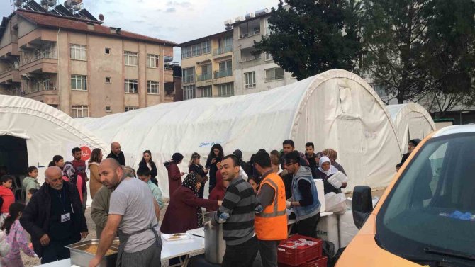 Mamak Belediyesi Deprem Bölgesinde İftar Çadırları Kurdu