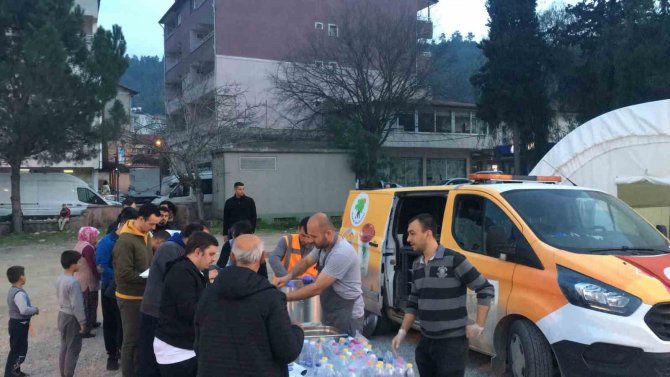 Mamak Belediyesi Deprem Bölgesinde İftar Çadırları Kurdu