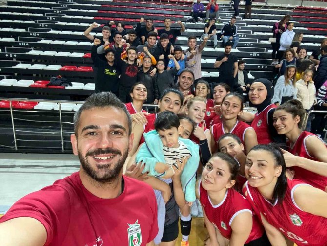 Kadın Voleybol Ligi’nde Şampiyon Manavgat Belediyespor