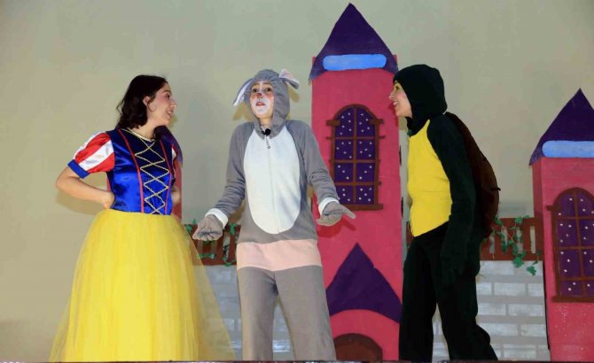 Menteşe Belediye Tiyatrosu Çocukların Yüzünü Güldürdü