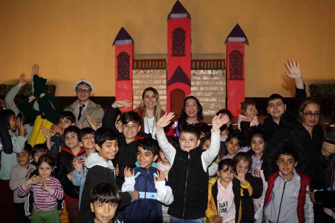 Menteşe Belediye Tiyatrosu Çocukların Yüzünü Güldürdü