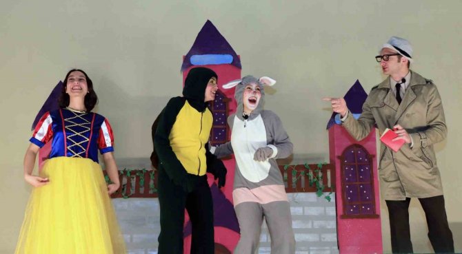 Menteşe Belediye Tiyatrosu Çocukların Yüzünü Güldürdü