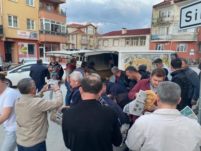 Pideyi Sıcak Tüketmek İçin Birbirleriyle Yarışıyorlar