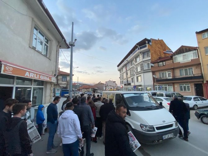 Pideyi Sıcak Tüketmek İçin Birbirleriyle Yarışıyorlar